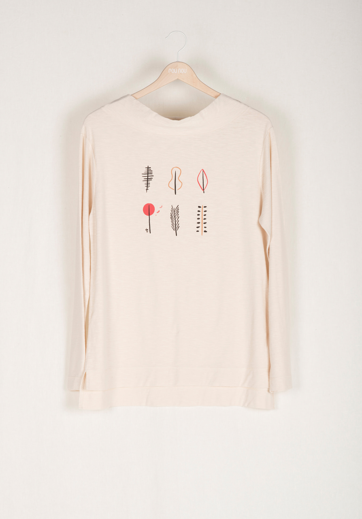 Long-sleeved T-shirt with fitted round neckline ethnic flowers