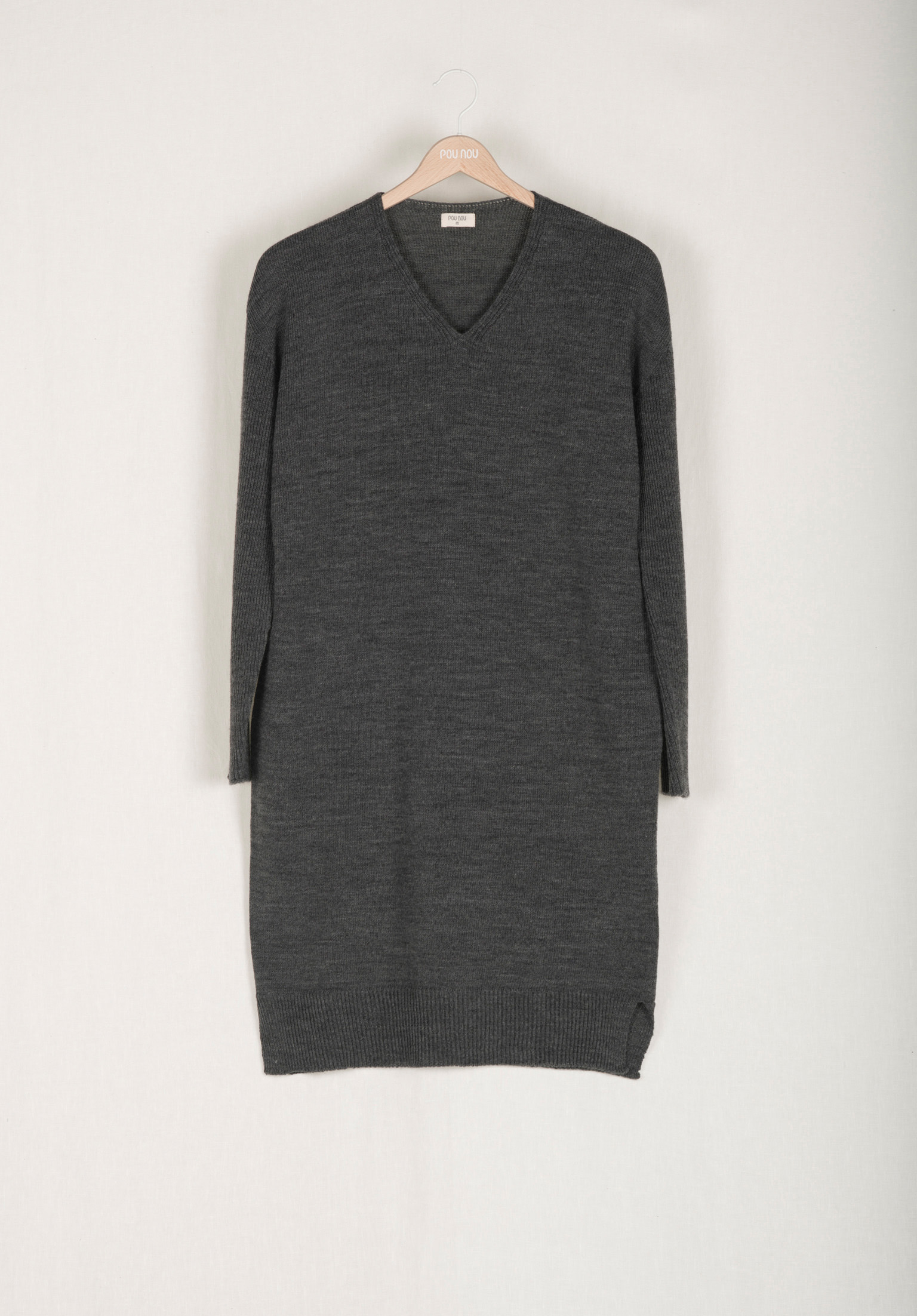 Woollen dress with v neck 