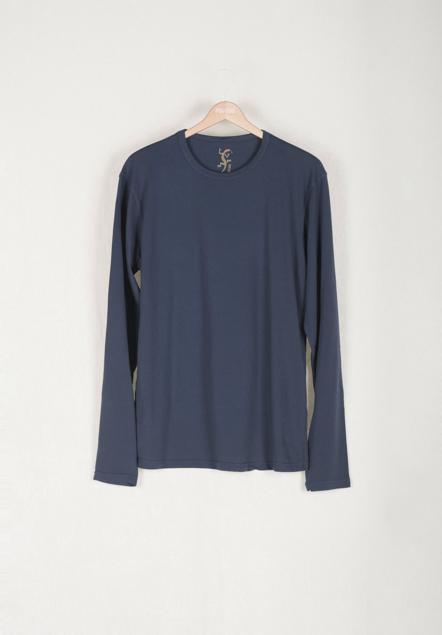 Plain basic long-sleeved T-shirt