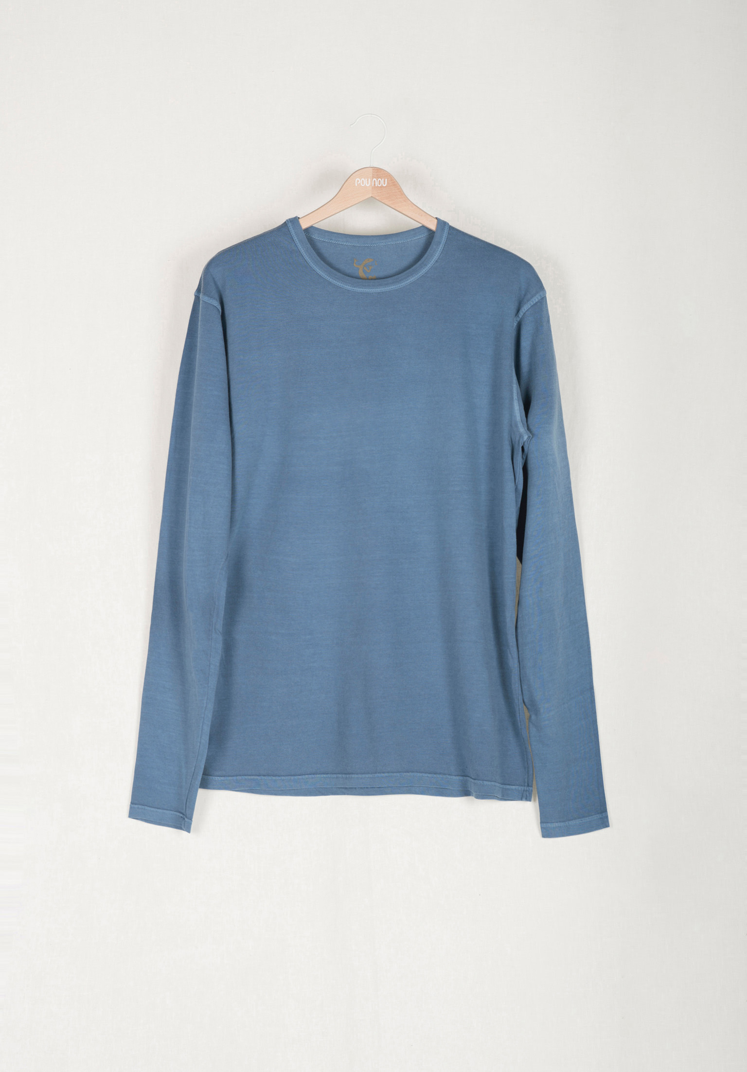 Plain basic long-sleeved T-shirt
