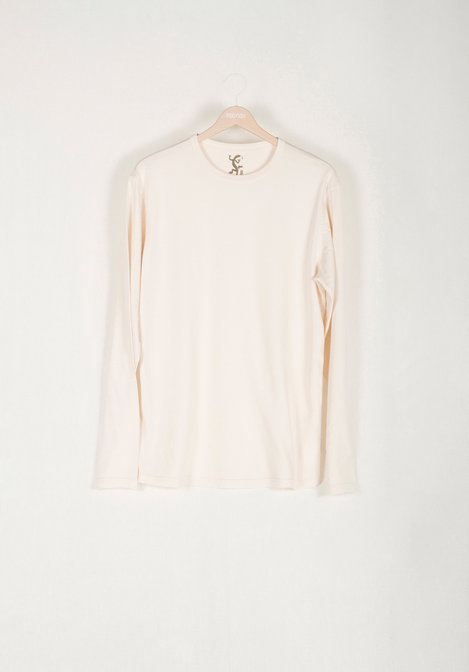 Plain basic long-sleeved T-shirt