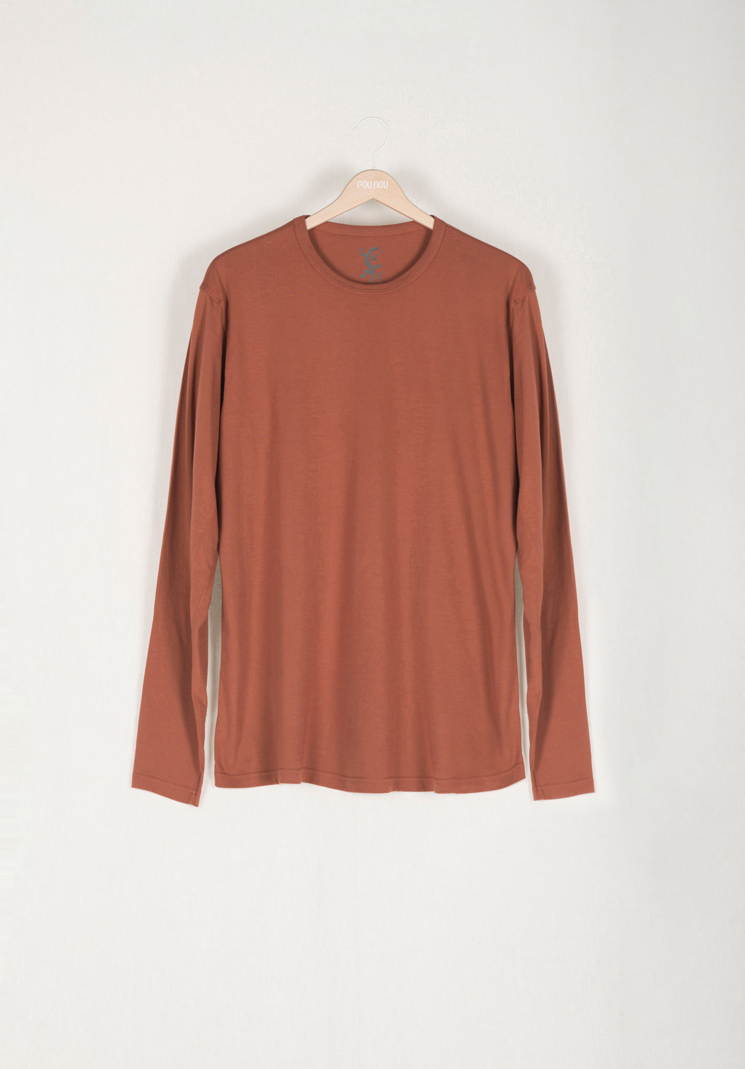Plain basic long-sleeved T-shirt