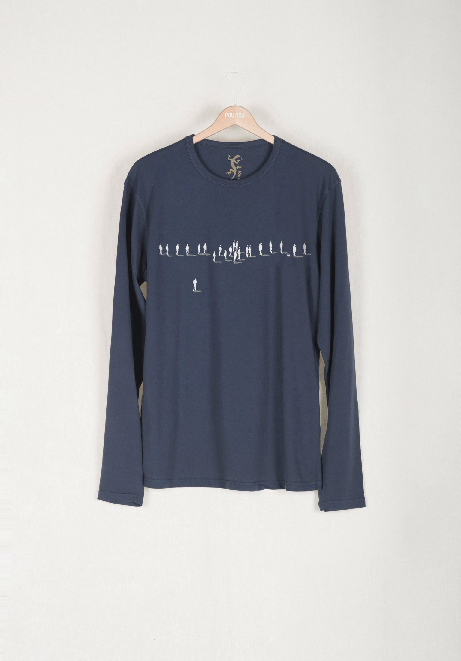 Basic long-sleeved T-shirt dissonance