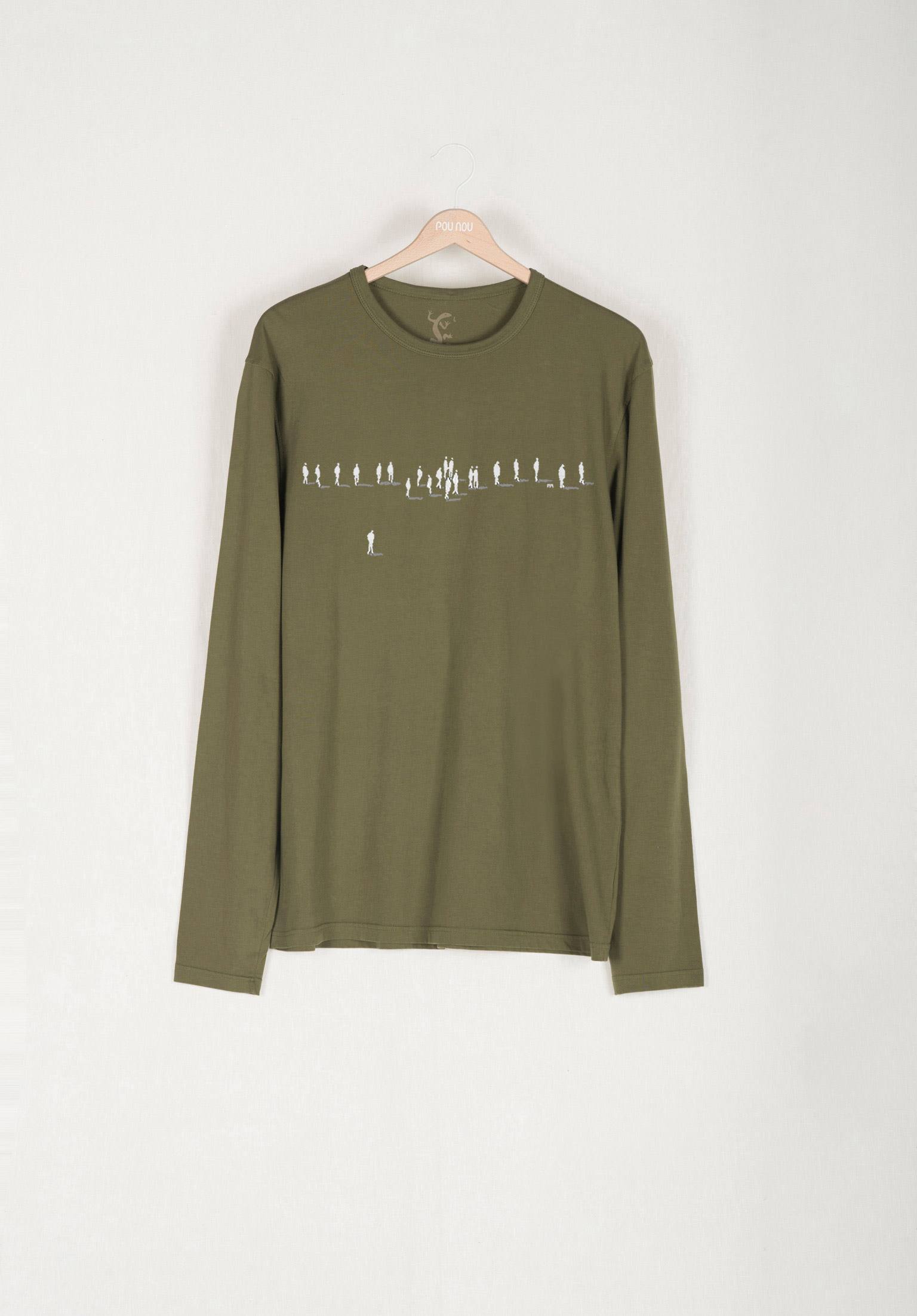 Basic long-sleeved T-shirt dissonance