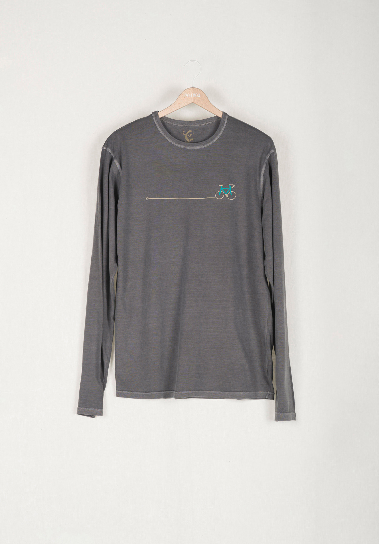Basic long-sleeved T-shirt path
