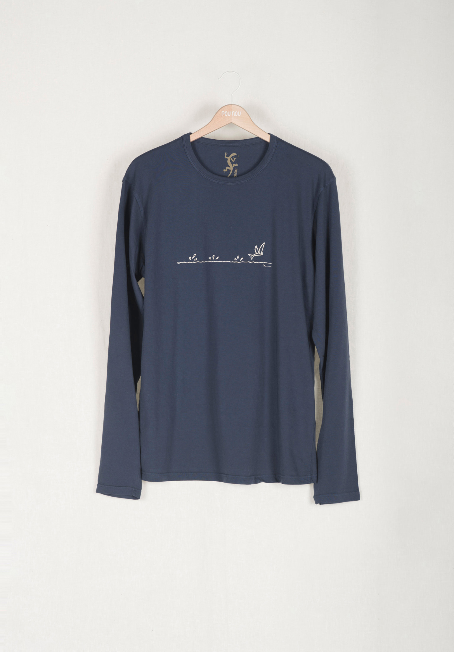 Basic long-sleeved T-shirt flying fish