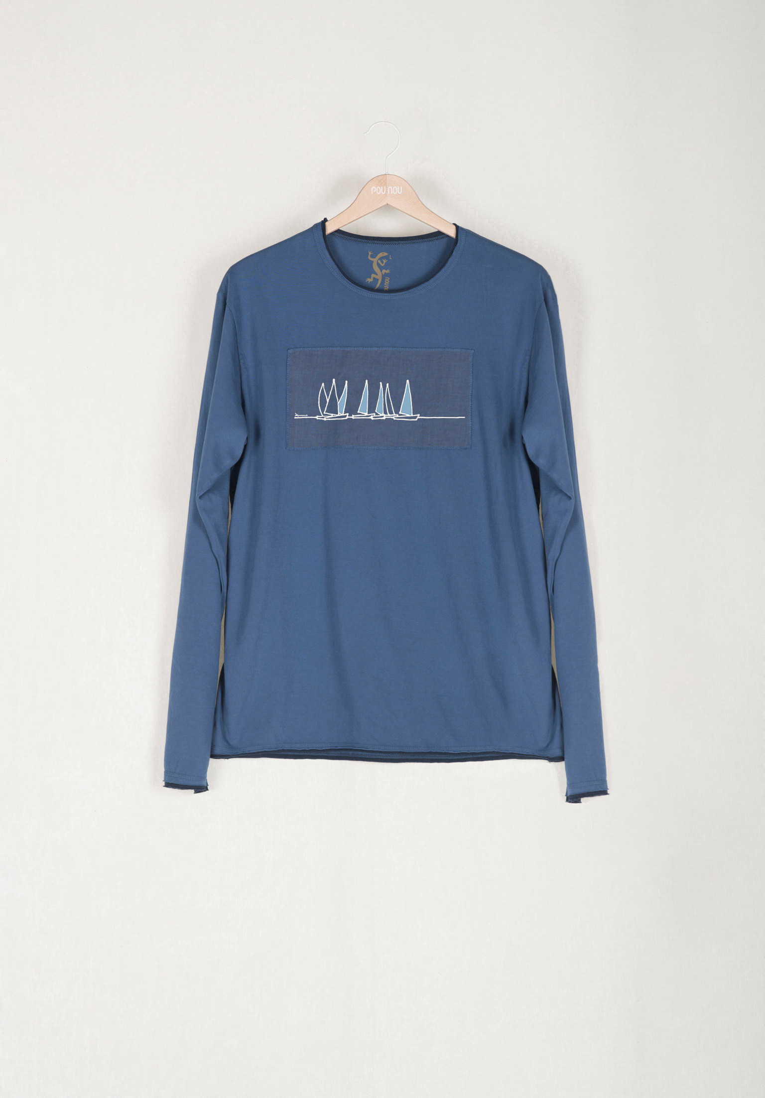 Camiseta manga larga parche horizontal esperando la bocina